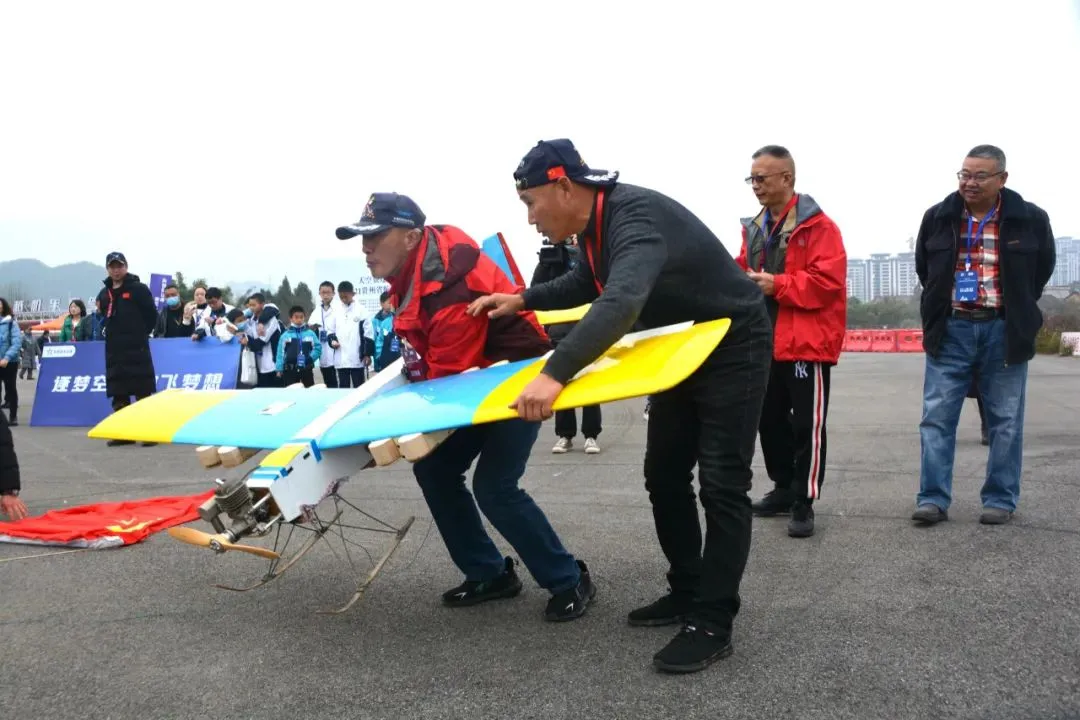 贵州省航空航天模型邀请赛在兴义万峰林举行