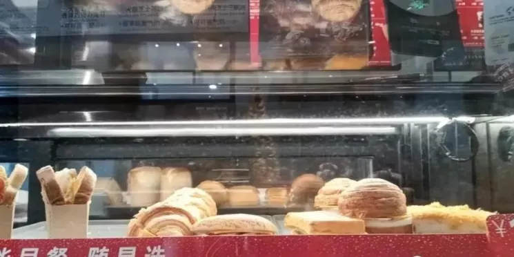 被曝用过期食材，私换标签！星巴克回应