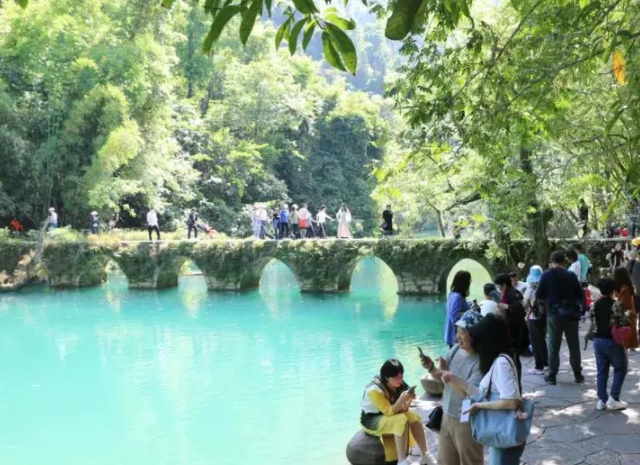 贵州荔波：旅游产业写新篇 绿水青山处处景