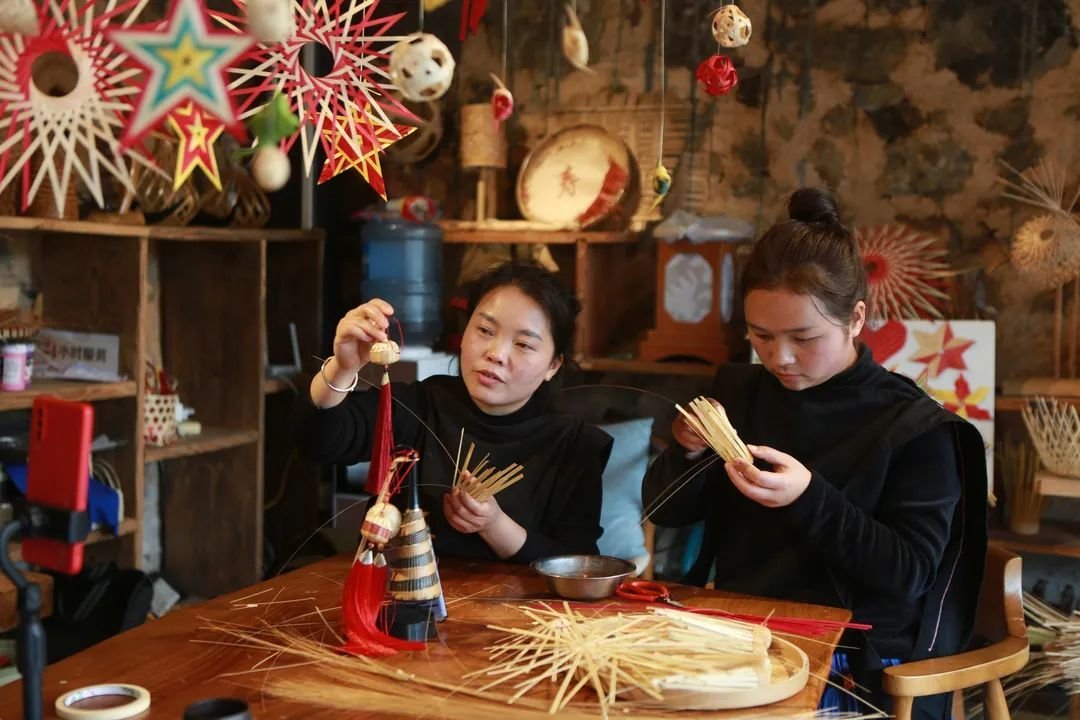 荔波手艺人：巧用竹丝编出人生“传奇”