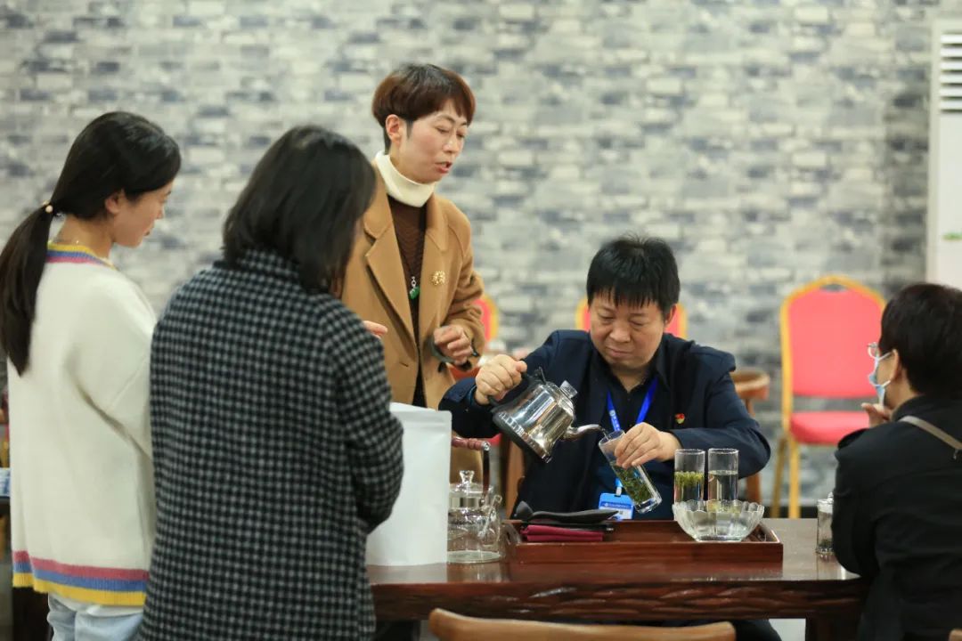“贵州绿茶”评鉴培训活动在黔东南民族职业技术学院举行