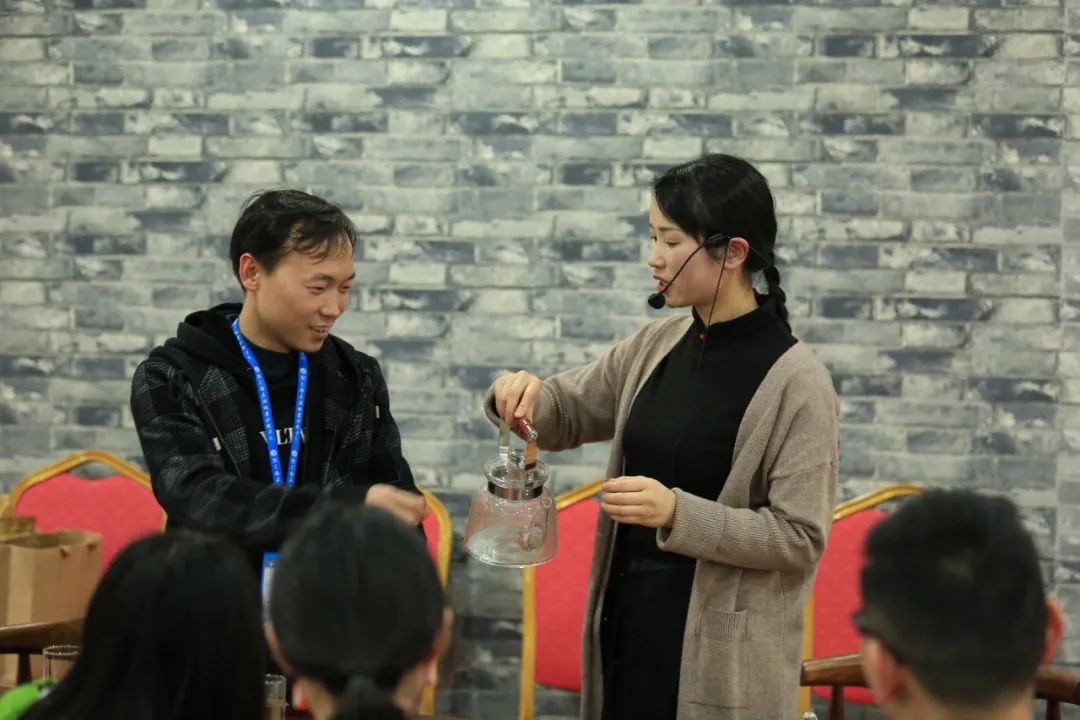 “贵州绿茶”评鉴培训活动在黔东南民族职业技术学院举行