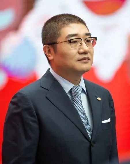 刘强东如愿退居幕后，徐雷接任CEO