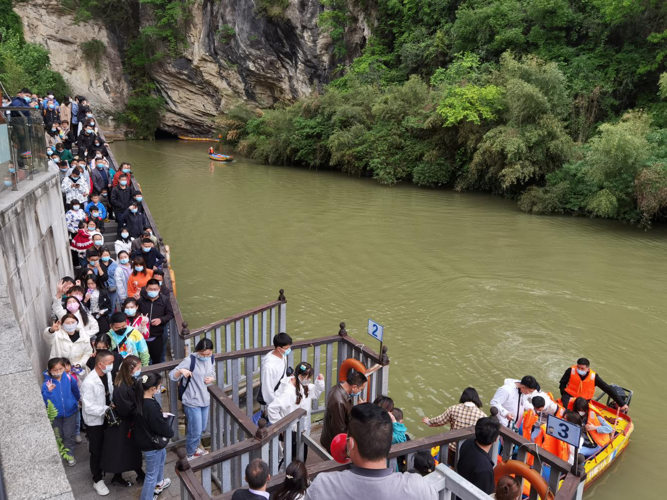 五一小长假！天河潭旅游度假区接待游客13.52万人次，实现营收696.83万元