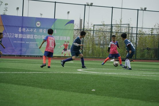 绿茵展英豪 场上见锋芒——2022年观山湖区中小学生校园足球联赛开战