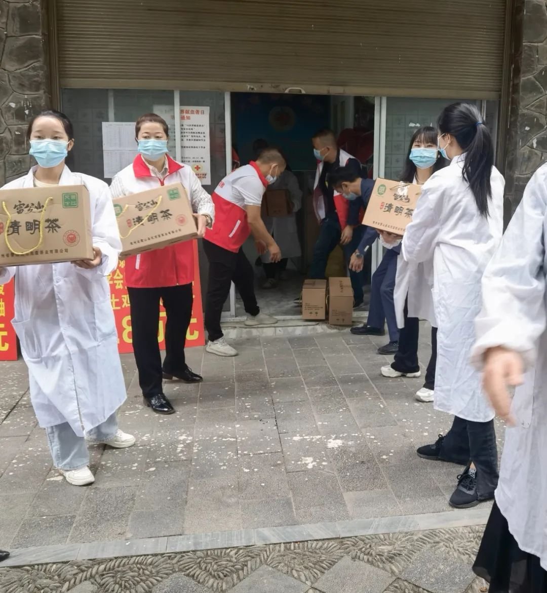 雷山县毛克翕茶业公司捐赠爱心物资抵筑