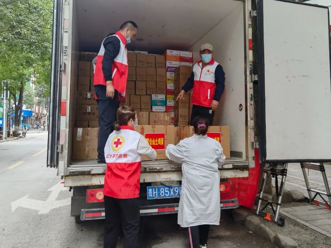 雷山县毛克翕茶业公司捐赠爱心物资抵筑