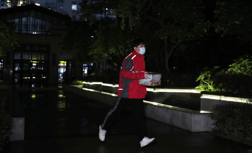 京东11.11晚8点开启 全国多地首单商品已由京东快递陆续送达