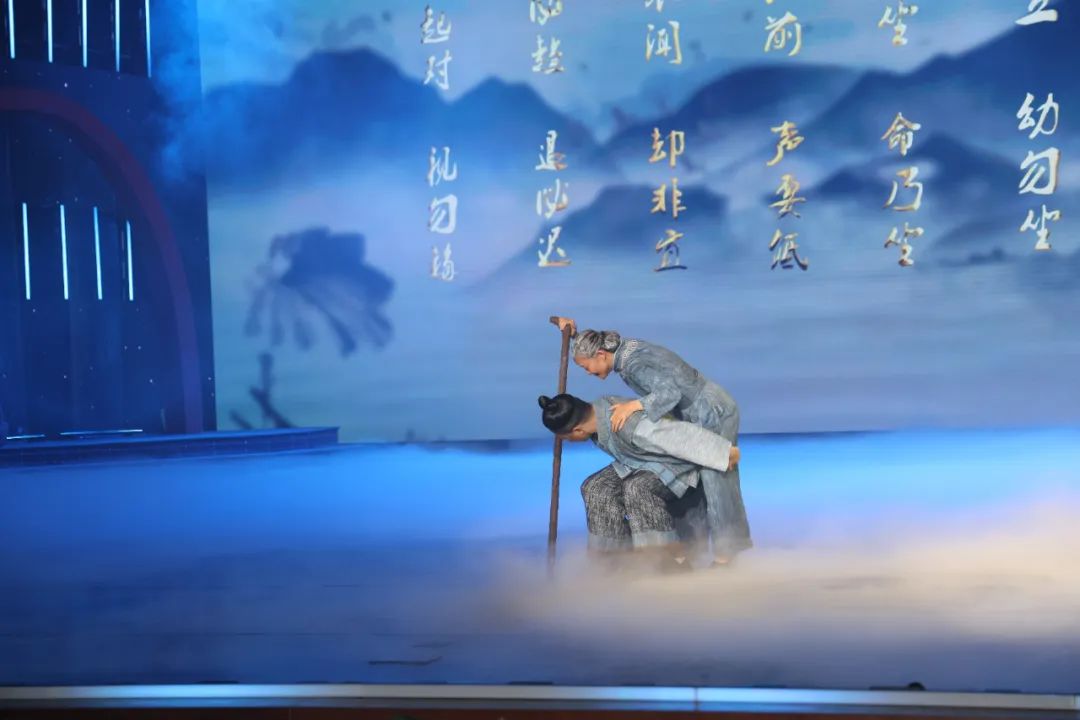 与爱同行，踔厉奋发！茅台集团举行壬寅年孝老爱亲模范颁奖典礼