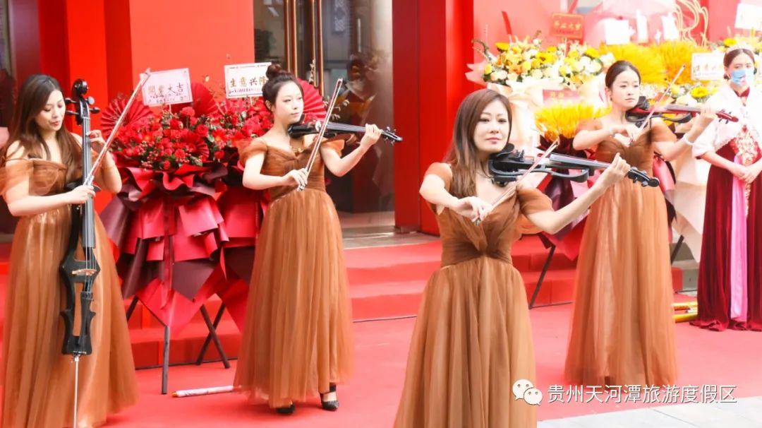 贵州茅台专卖店在天河潭旅游度假区盛大开业