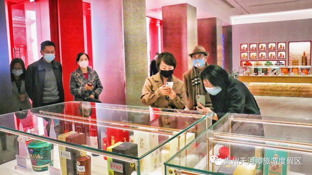 贵州茅台专卖店在天河潭旅游度假区盛大开业