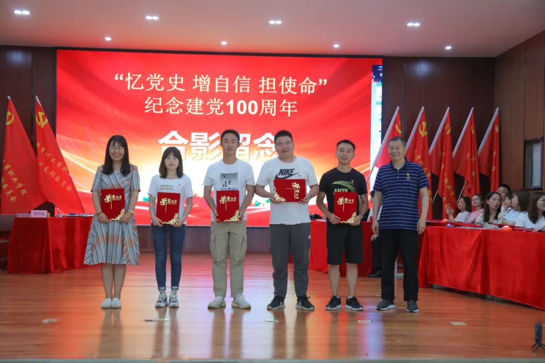 贵州工商职业学院学子荣获2022年贵州省「大学生年度人物」称号