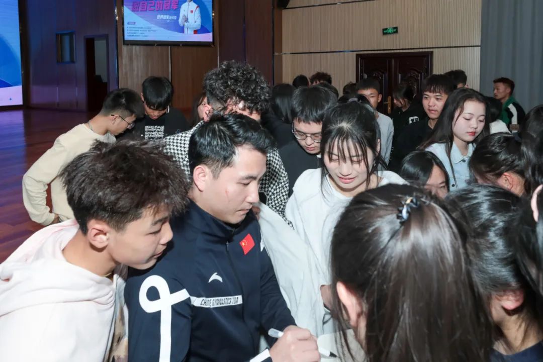 榜样力量 | 世界冠军邓书弟：人生不设限 做自己的冠军