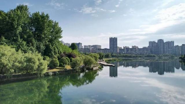 中海印龙泉以泉湖标杆产品构建贵阳湖居美学居住样本