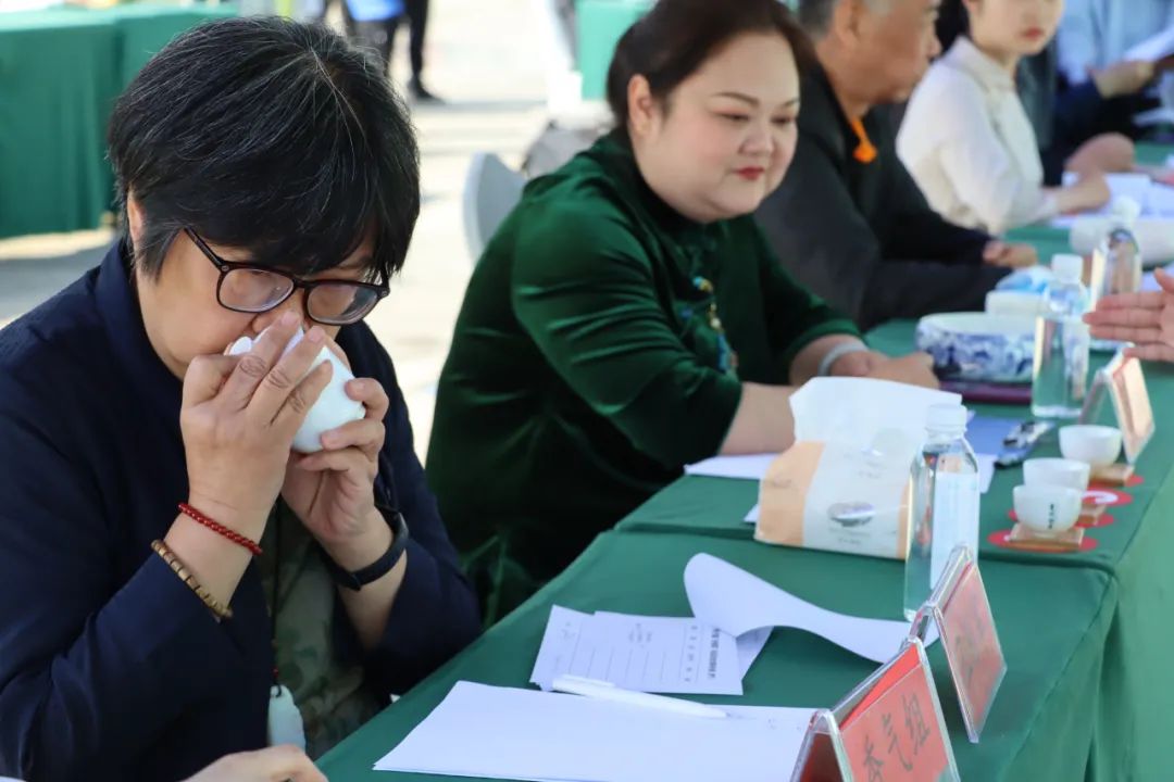 第十四届“贵州绿茶”杯全民冲泡大赛今日落幕 贵州学子和湖北游客共享最高荣誉