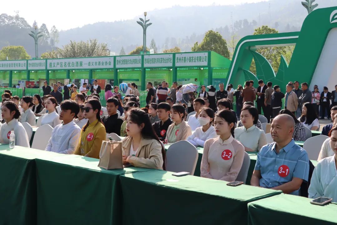 第十四届“贵州绿茶”杯全民冲泡大赛今日落幕 贵州学子和湖北游客共享最高荣誉