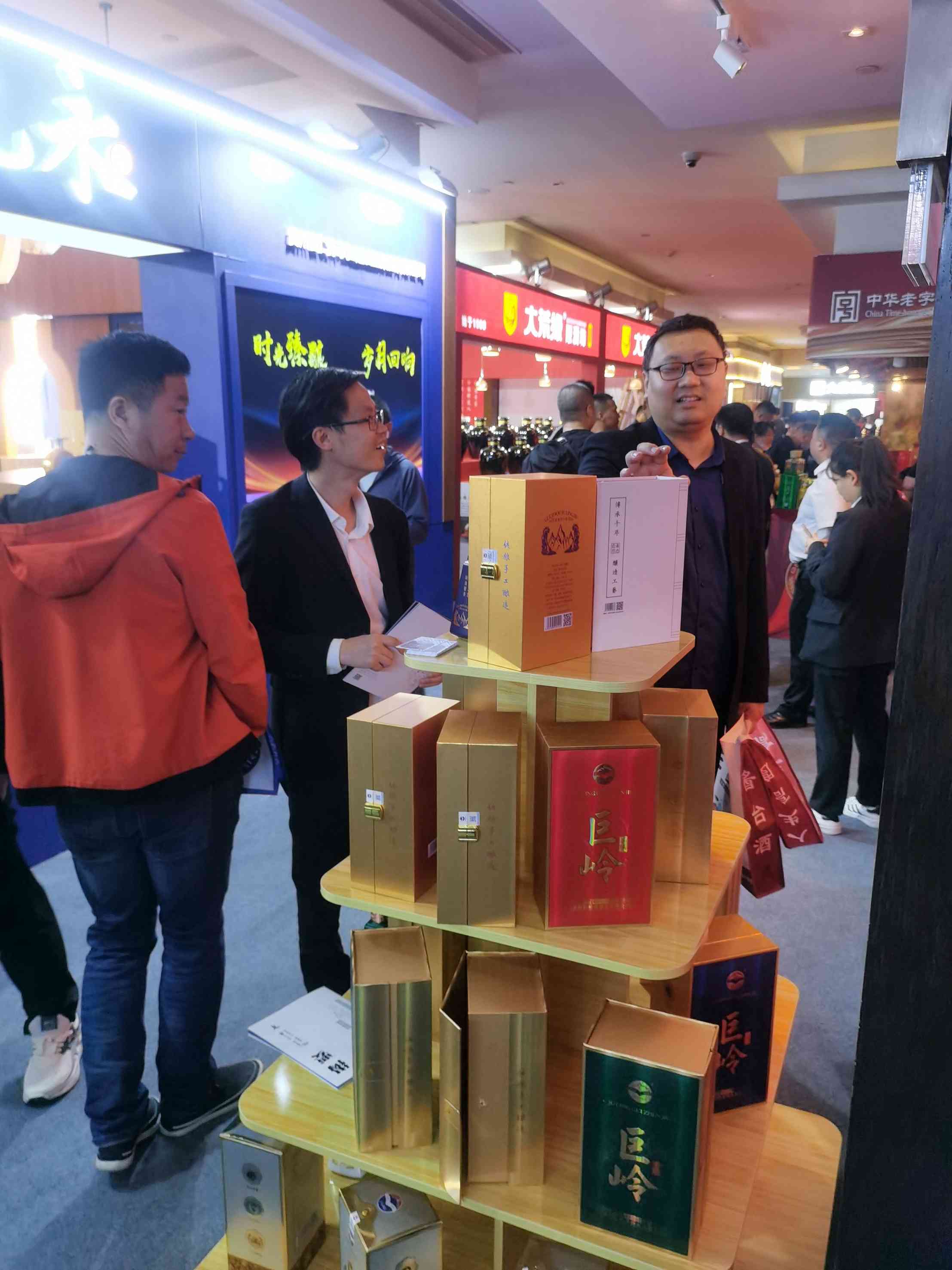巨岭酒业携大单品“揭要”亮相成都糖酒会 