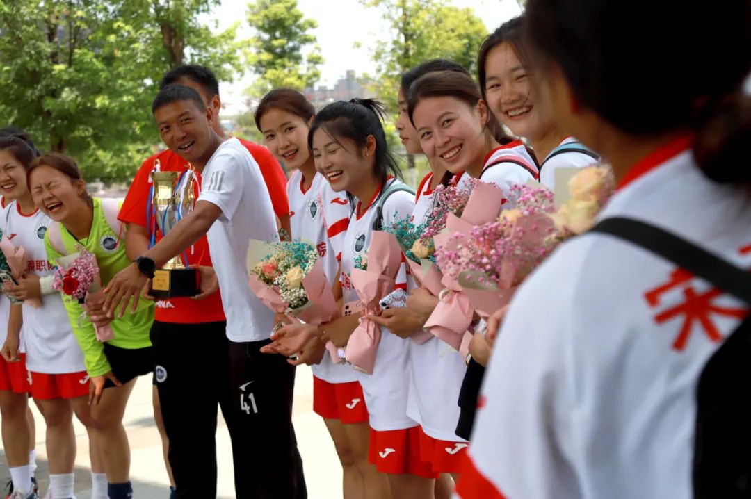 贵州高校足球“校超”顺利闭幕，贵州工商职业学院夺得女子冠军！