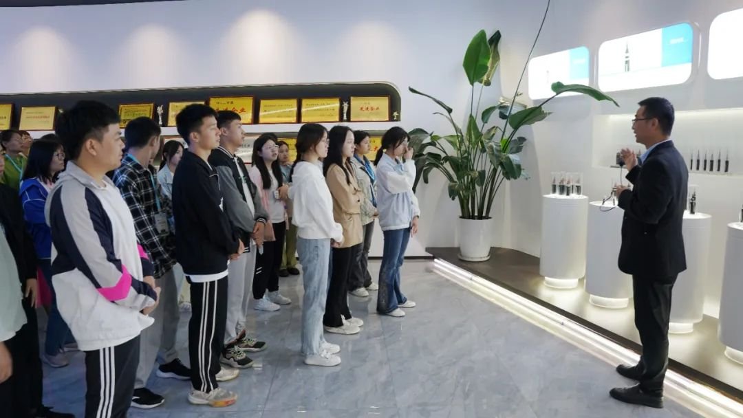 安顺学院师生赴固达电缆集团参观学习