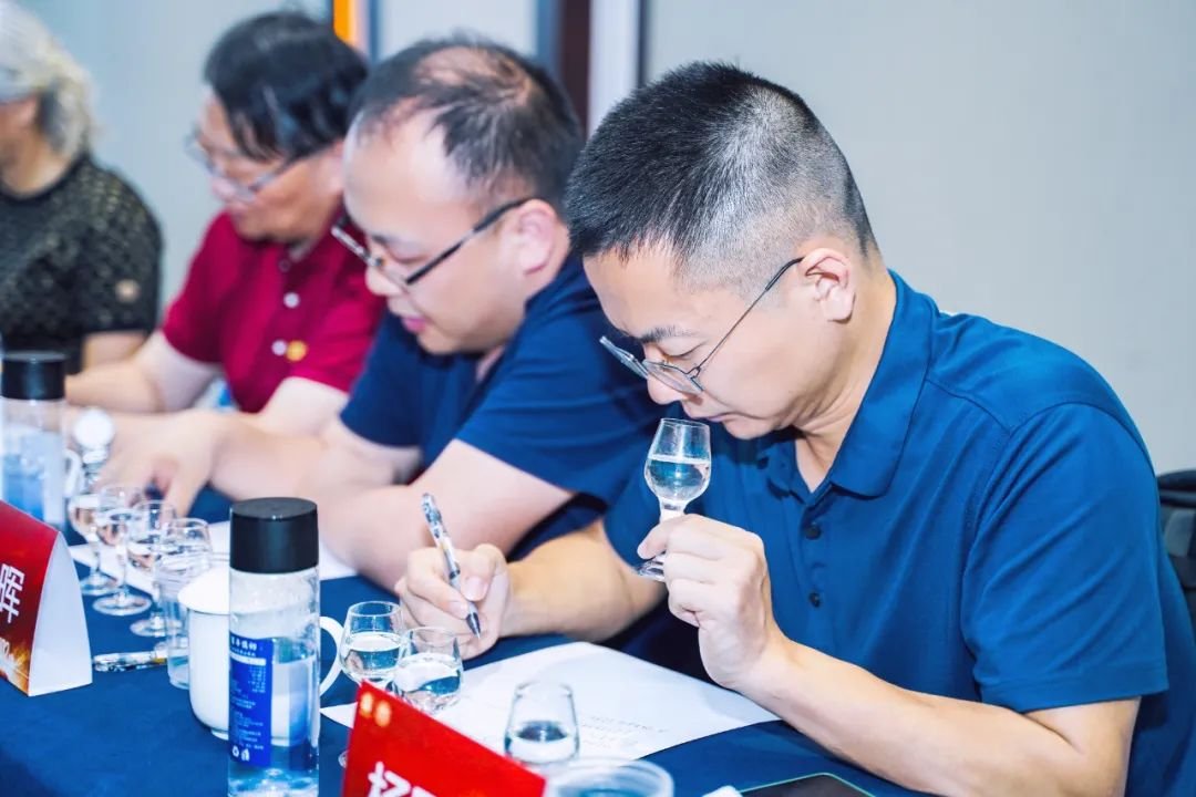 喜迎建厂102周年 | 贵州酿酒协会专家团走进金沙古酒，见证百年品质力量