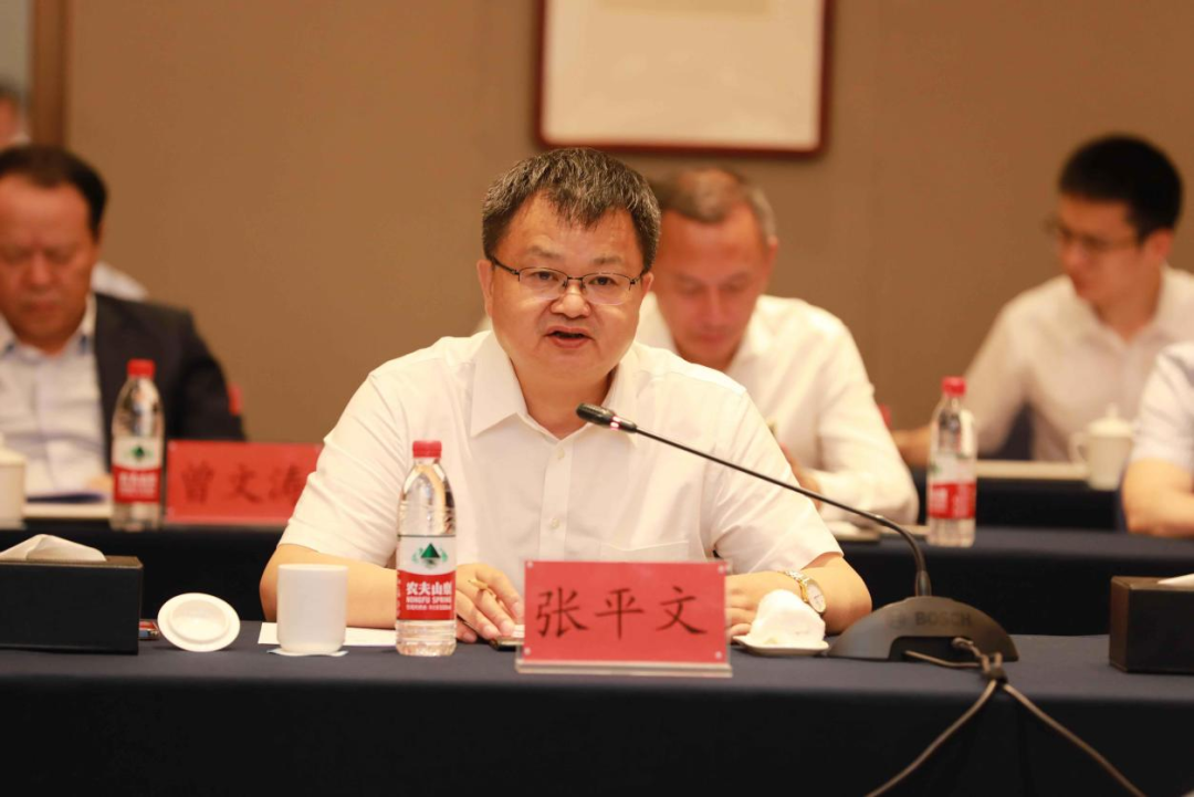 茅台集团与武汉大学签署战略合作协议