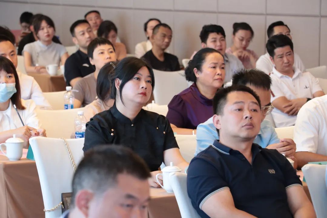 新赛道 新未来——青年人眼中的贵州茶