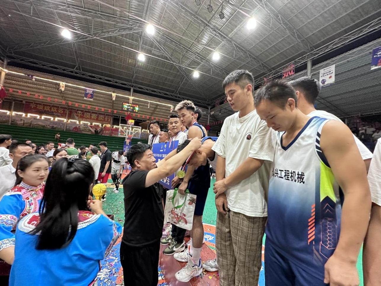 巅峰对决，再掀热潮！大屯村“固达杯”村BA篮球总决赛收官