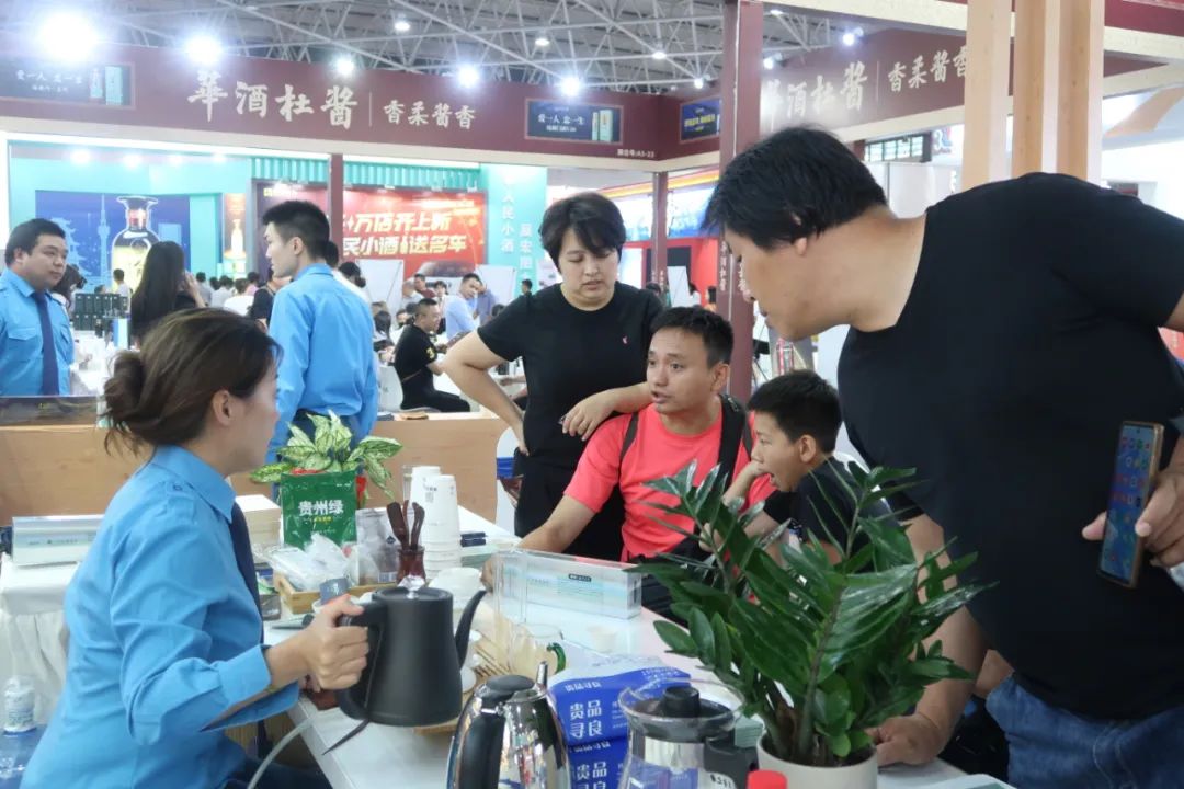 酒博会上那抹“绿”丨走，到酒博会上品贵州绿茶去~