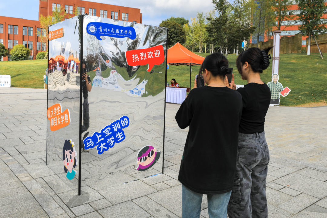 璀璨“新”光，带你直击贵工商2023级新生报到现场