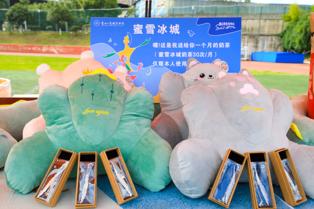 璀璨“新”光，带你直击贵工商2023级新生报到现场
