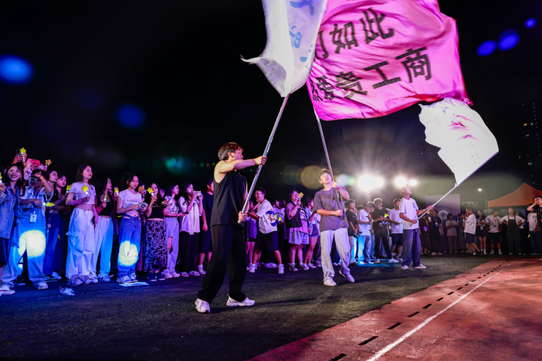 璀璨“新”光，带你直击贵工商2023级新生报到现场
