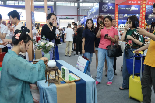 第十二届酒博会茶酒融合创佳绩，贵州绿茶大放异彩