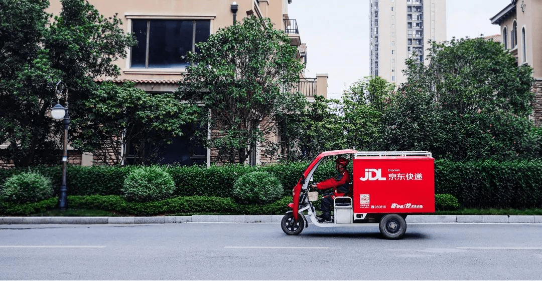 持续开“卷”！京东快递再创服务新标准：1小时未取件必赔、全程超时必赔