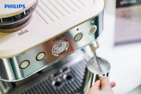 链接咖啡与时尚 飞利浦双子星半自动咖啡机亮相2024春夏上海时装周