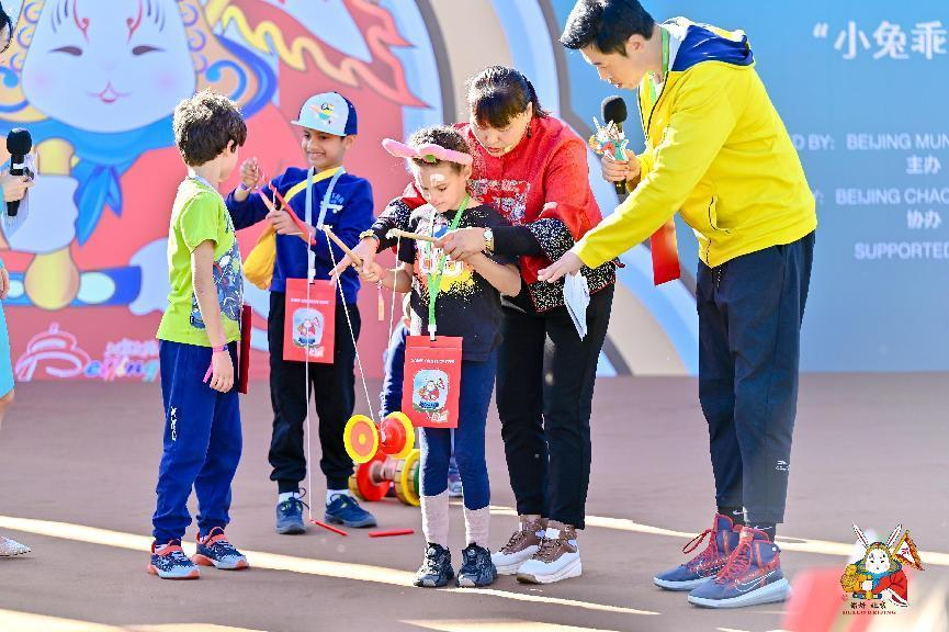 “你好 北京”——非遗家庭体验日｜在京外国人深度体验首都文化活动亲子专场在圣露庄园欢乐举办