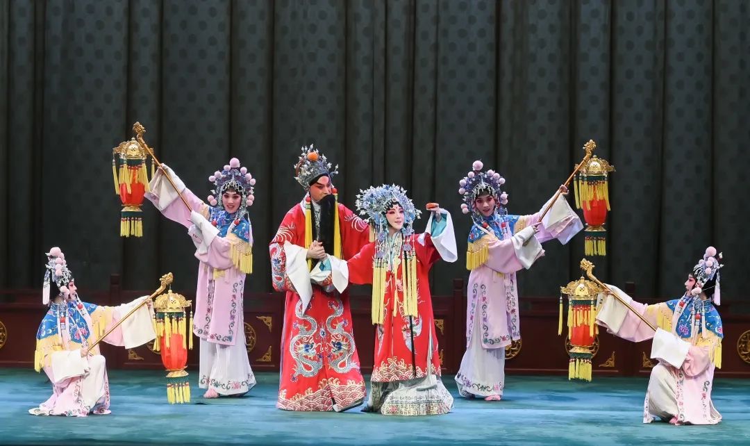 “国潮迎国庆 雅韵焕新声”经典传统剧目《长生殿》精彩亮相——2023国际城市媒体论坛中外记者参访