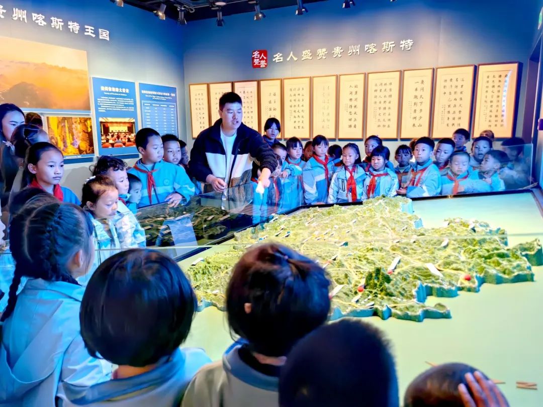 穿越时空之旅，找寻贵州亿万年的地质奥秘——观山湖区冒沙学校到贵州省地质博物馆开展社会实践活动