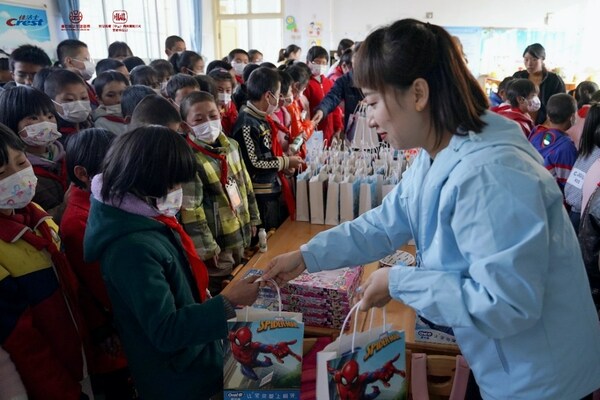 佳洁士"健康笑容保护计划 -- 口腔健康宣教活动"走进甘肃希望小学