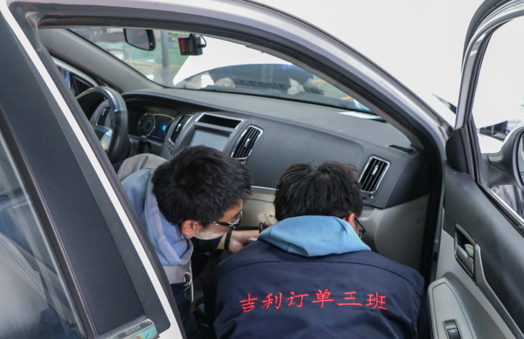 「我为师生办实事」贵州工商职业学院开展汽车养护活动