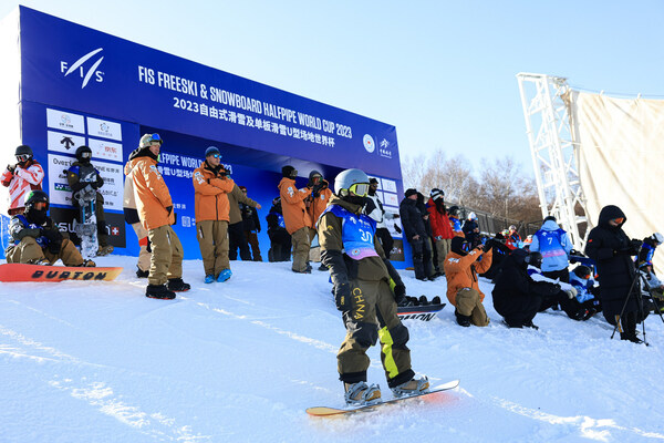 迪桑特携手2023年U型场地世界杯，以专业实力驱动中国冰雪