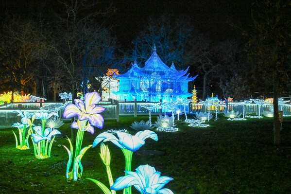 大美东方 上海表首次亮相法国豫园灯会