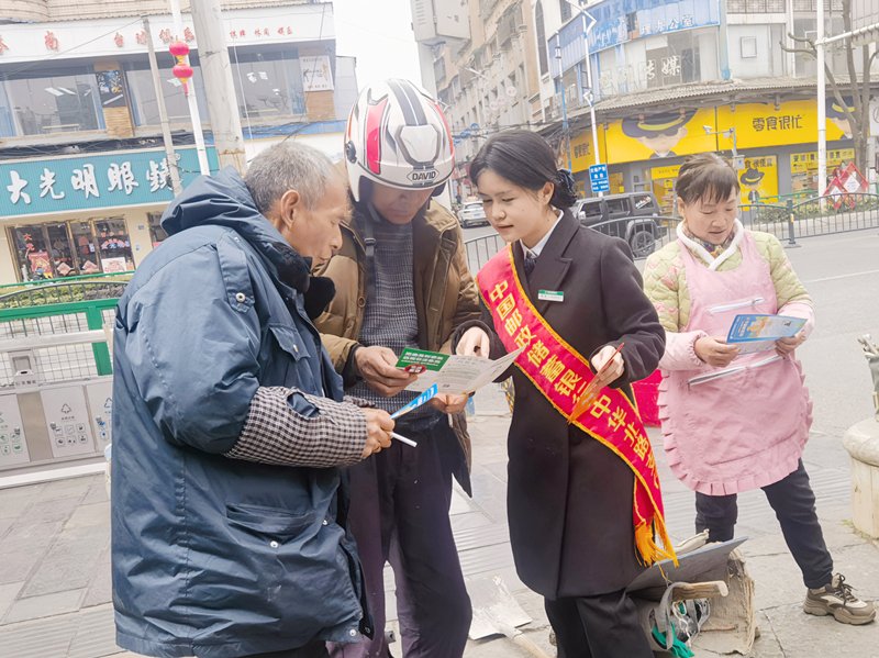 让雷锋精神照进金融服务日常——邮储银行安顺市分行开展学雷锋志愿服务活动