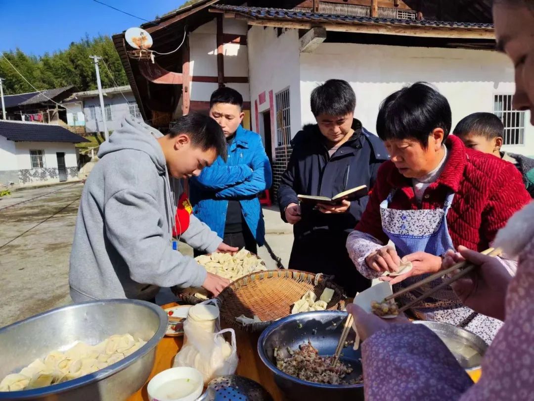 获优秀组织单位！贵州工商职业学院在“返家乡”社会实践中 将“受教育、长才干、做贡献”落到实处