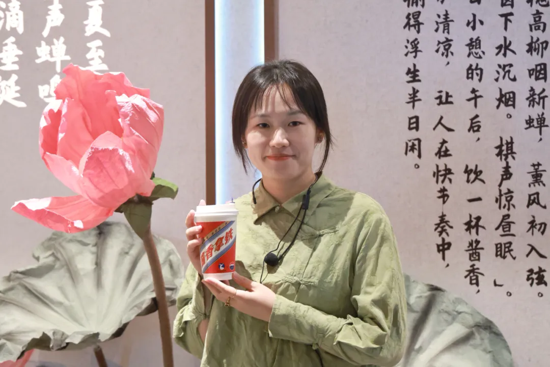 瑞幸咖啡“四时八节”主题店在深圳开业