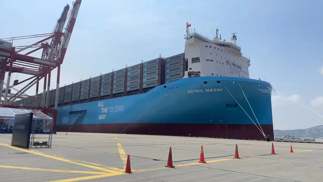中国首单！甲醇“船对船”加注服务落地临港