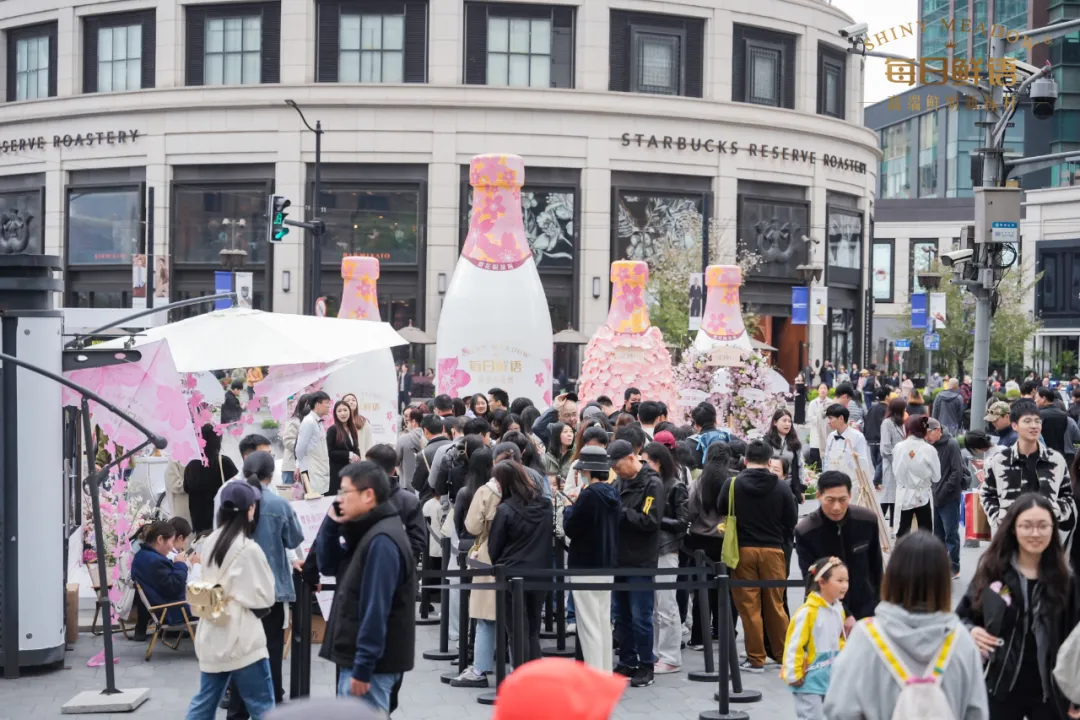 首个AIGC樱花艺术展惊现魔都市中心，超级出片！