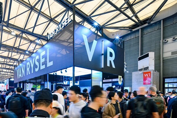 迪卡侬VAN RYSEL首次亮相中国国际自行车展，中国首发世巡赛车队队版车型