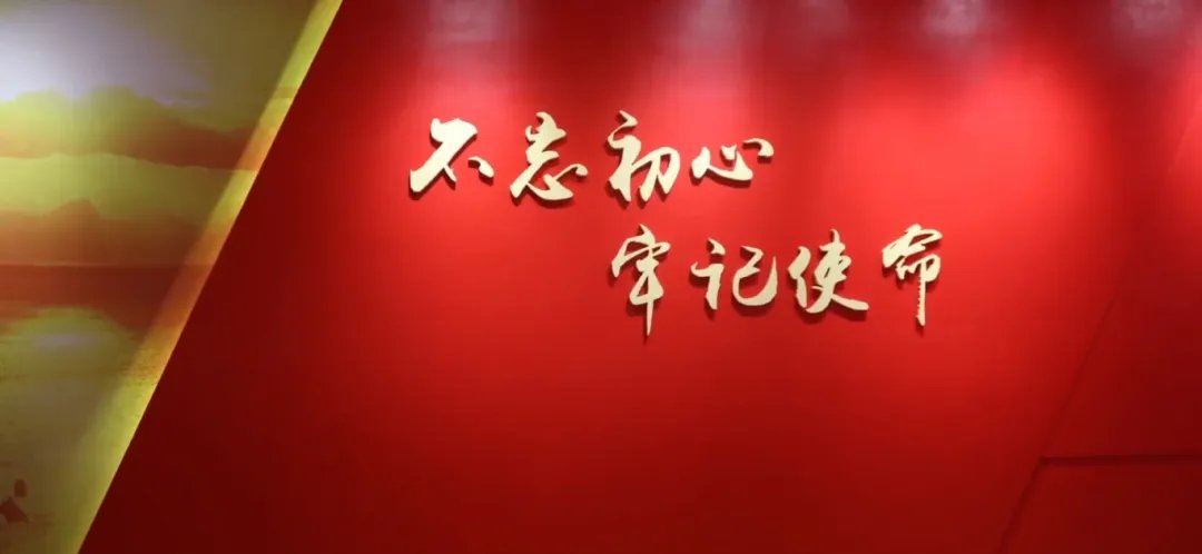 贵州工商职业学院全校师生收看“贵州教育大讲堂”特别节目劳模风采之美