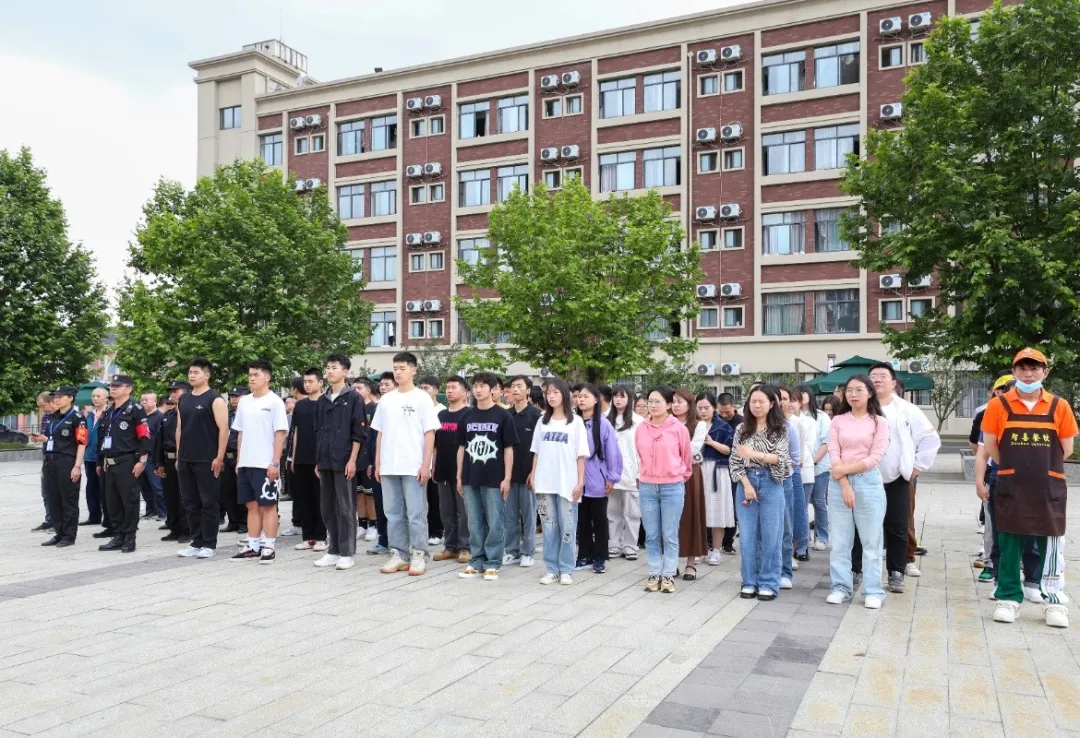 贵州工商职业学院防灾减灾宣传活动周 筑牢安全防线，共创平安校园
