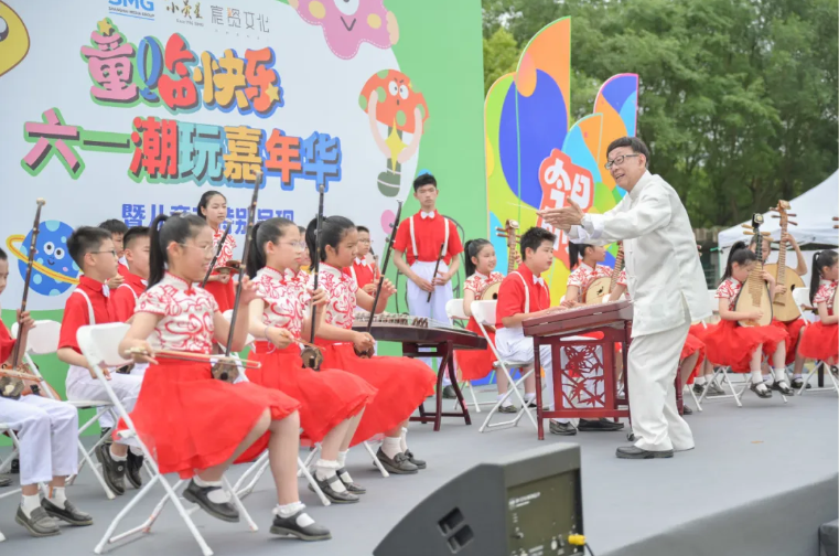 “童临快乐”临港少儿美育计划2.0启动，首个小荧星艺术实践基地揭牌